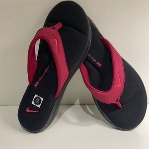 Nike Ultra Comfort Flip Flop NWOT  Size 7 Women’s Noble Red